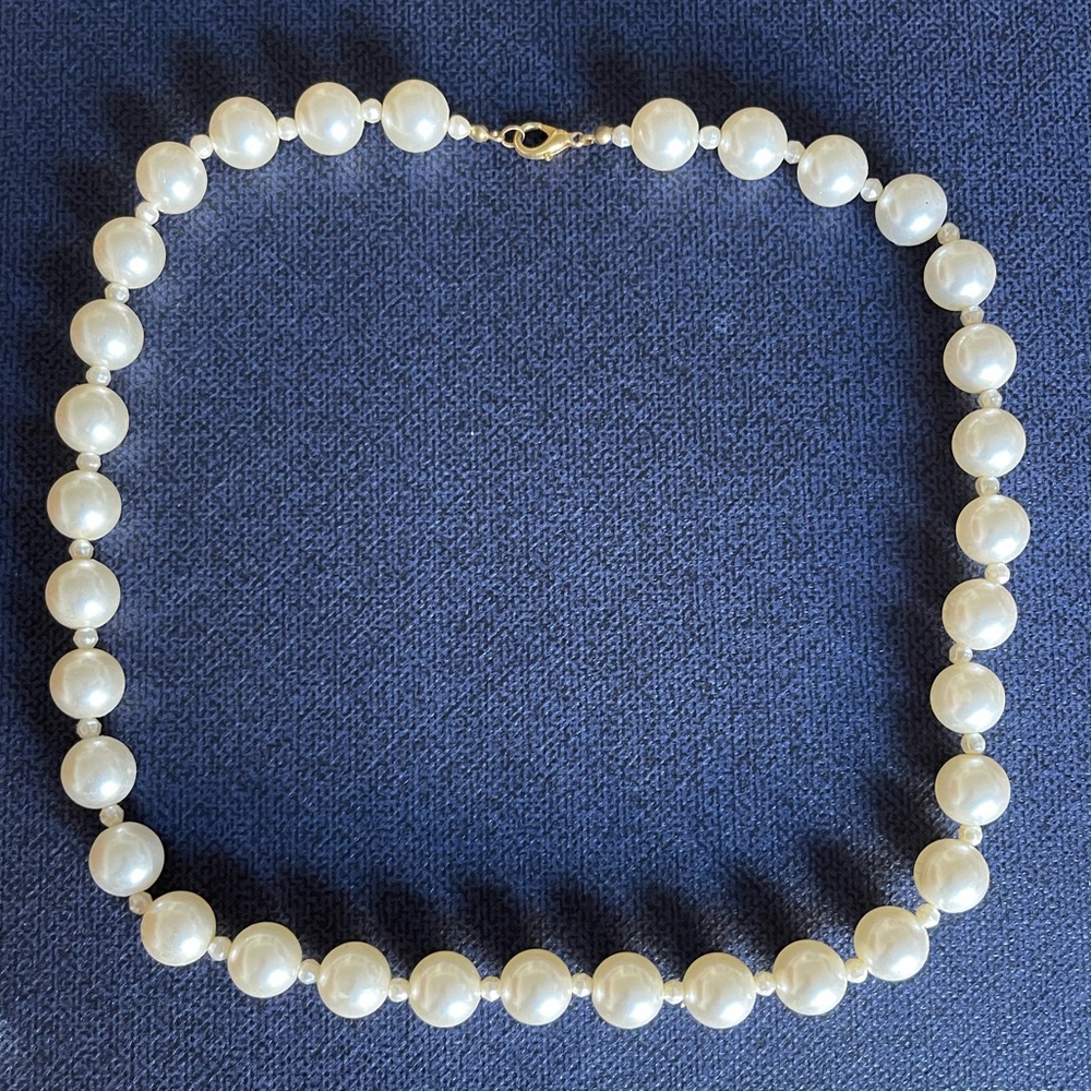 Elegant Bold Faux Pearl Necklace